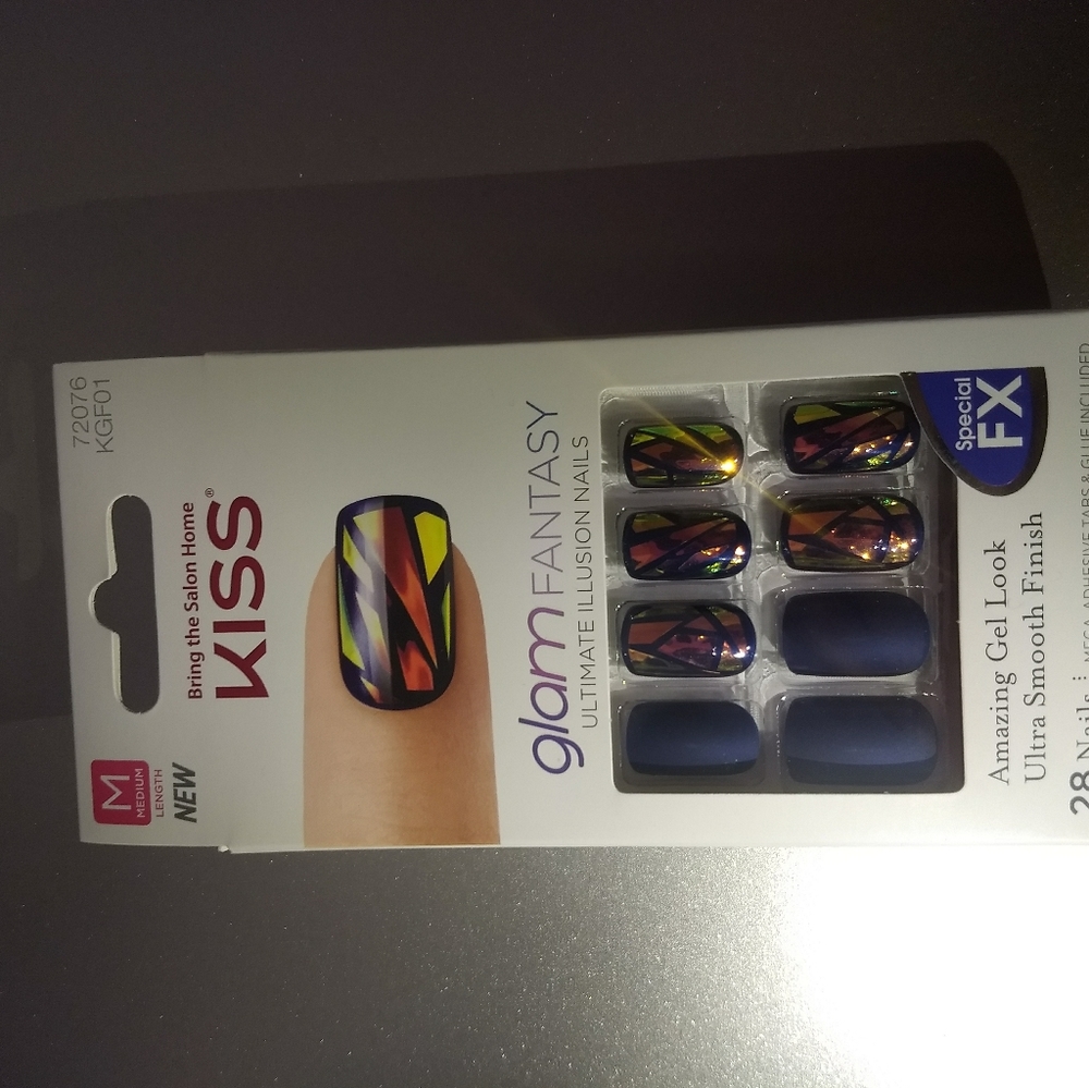 Kiss Nails - Picture 2 of 2